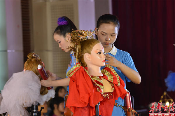 博乐体育情景计划盛宴——长沙财经学子“秀”生花妙手(图4)